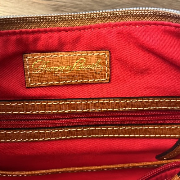 Authentic Dooney & Burke signature bag - Picture 3 of 6